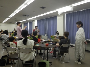 記念撮影の様子の写真