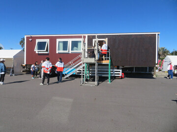 写真:移動式宿泊施設の展示の様子