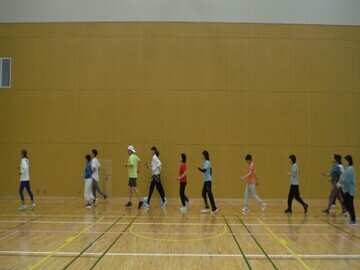 スポーツはじめの一歩-ウォーキングから始めるジョギング教室の様子