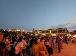 写真:掛け声で盛り上がる皆さん