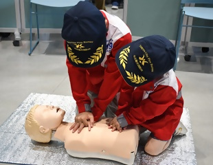 写真:心肺蘇生の様子