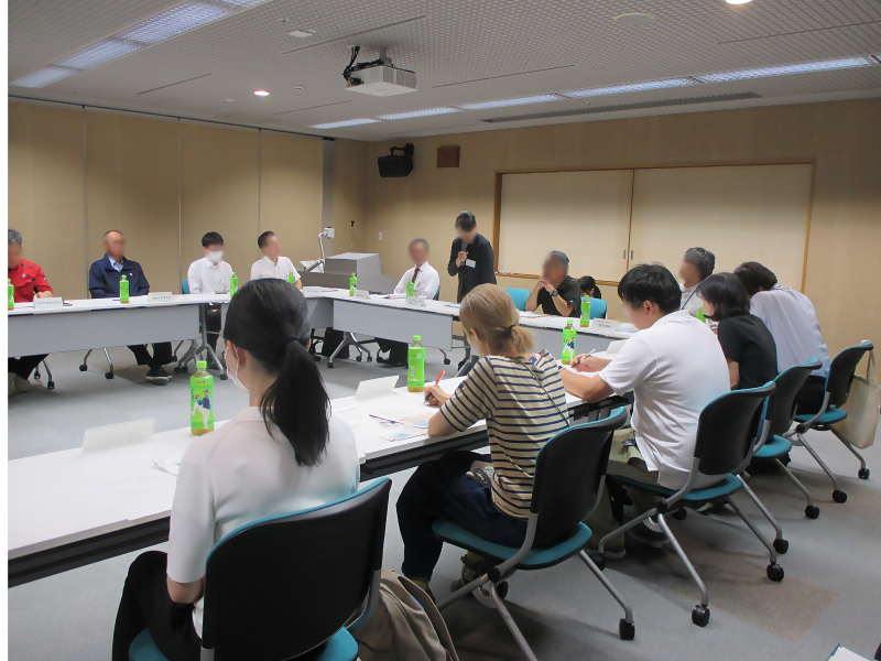 写真:市場内関係者との懇談会の様子