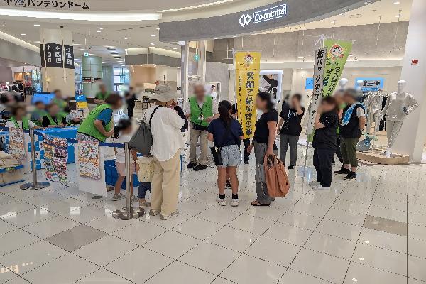 写真:こどもの権利条約(名古屋法務局・名古屋人権擁護委員協議会)のブースの様子です。