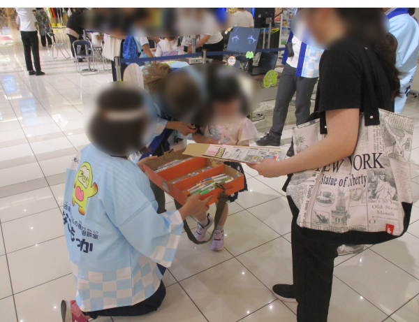 写真：子どもの権利ってなーに？教えて なごもん!!のブースの様子です。