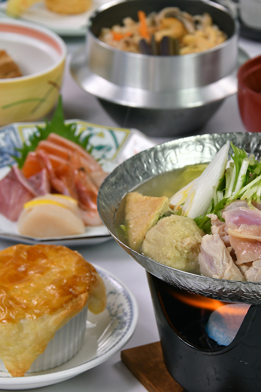 写真:本市設置の宿泊施設 おんたけ休暇村(長野県木曽郡王滝村)「宿泊時の夕食」