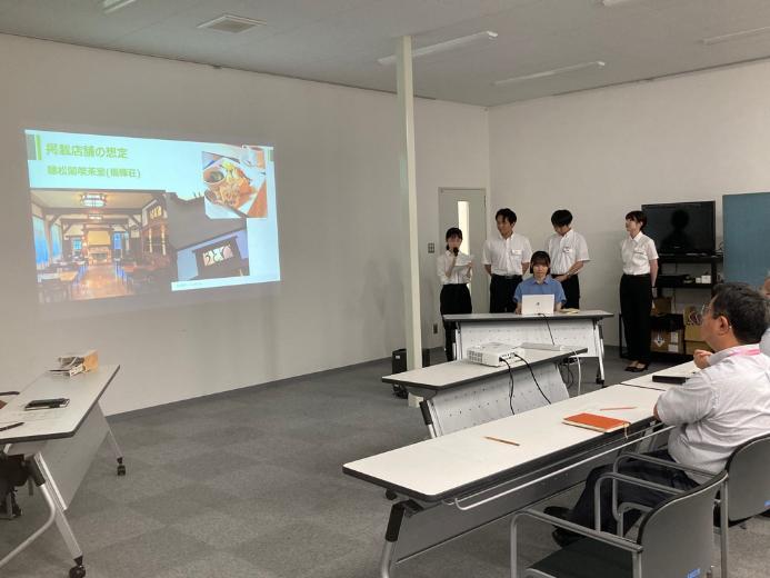 写真：提案発表の様子2