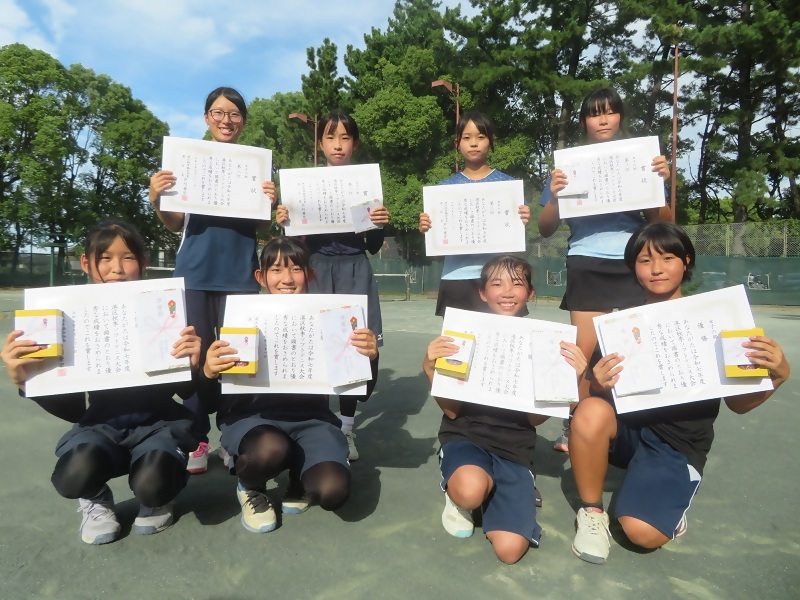 写真：女子の部、入賞者