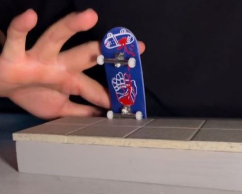 指スケボーの写真