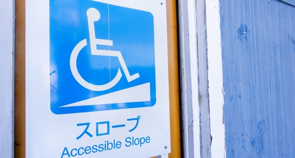 写真：スロープの標識