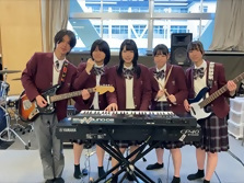 写真:音楽ライヴ 学生によるオリジナル曲演奏