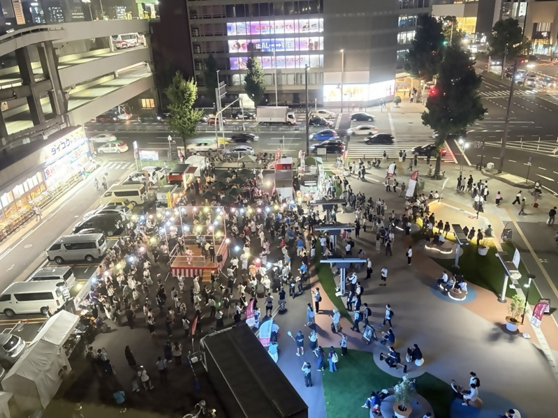 写真：名鉄レジャック跡地の期間限定の広場「メイエキパークレット」3枚目