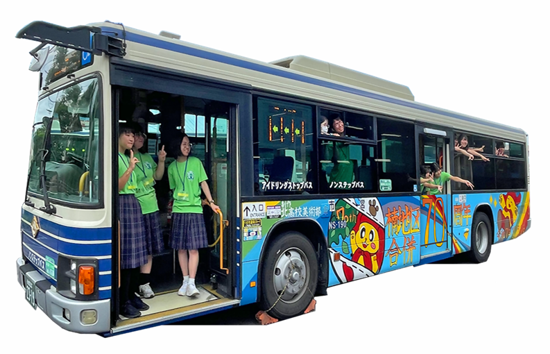 写真:アートバス(楠地区合併70周年デザイン)