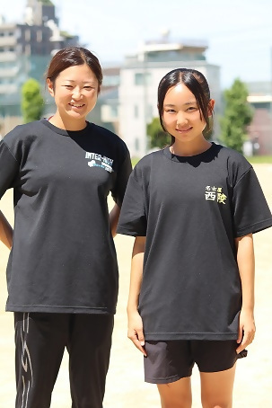 写真:中村さんと顧問の先生