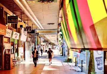 写真:神宮前商店街の様子