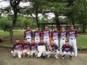 優勝チームの集合写真