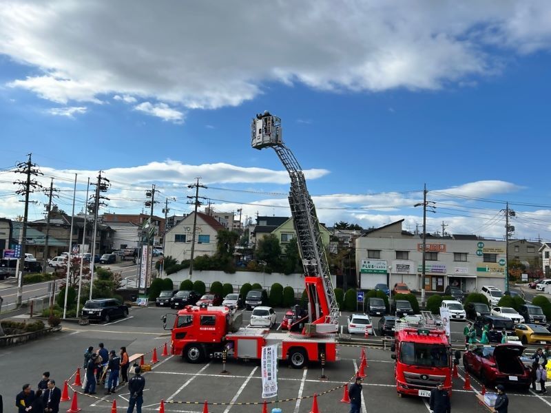 写真:はしご車乗車体験の様子