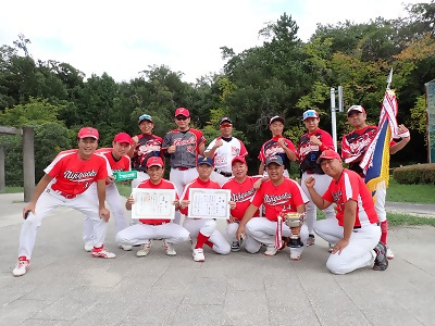 優勝チームの集合写真