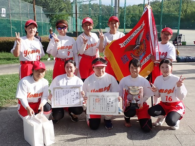 優勝チームの集合写真