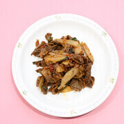 新献立の牛肉とトマトのスタミナいための写真です。