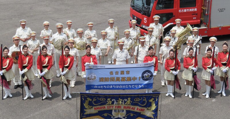 防災訓練での演奏の写真です