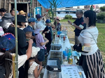 写真:堀川の水質・生き物についてのブースの様子