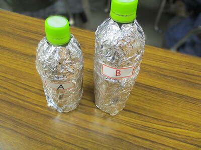 写真：香り当てクイズに使用した容器