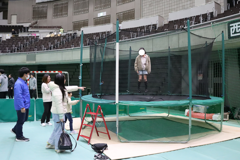 写真：小型トランポリン