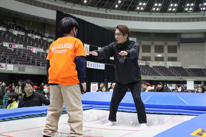 写真：トランポリン指導