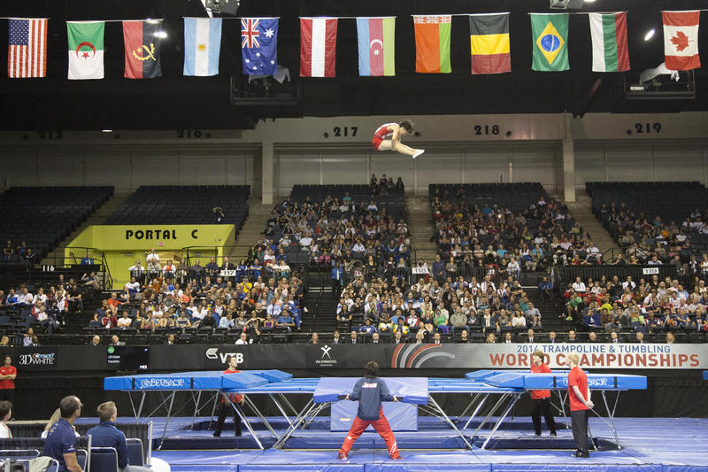 写真:トランポリン