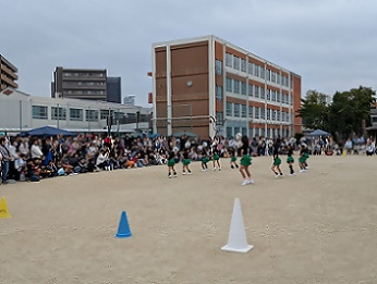 写真：ダンスクラブJJによるダンスパフォーマンスの様子