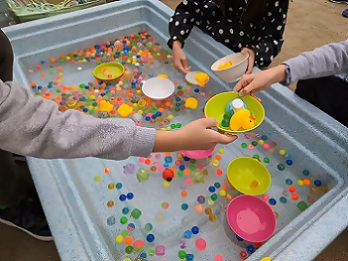 写真：スーパーボールすくいの様子