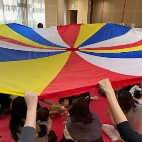 写真：持ち上げたパラバルーンを上から見た様子