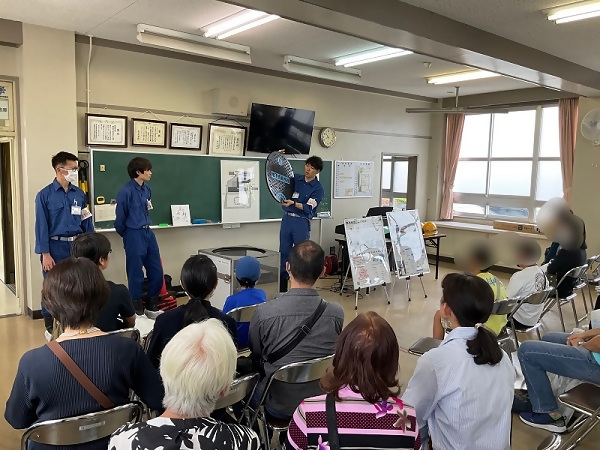 地下式給水栓取扱訓練の様子