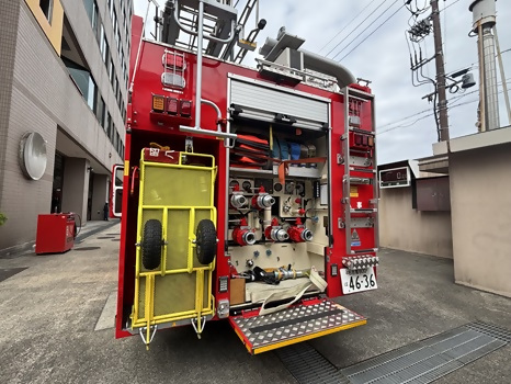 3救助車の後ろにあるポンプ操作の写真