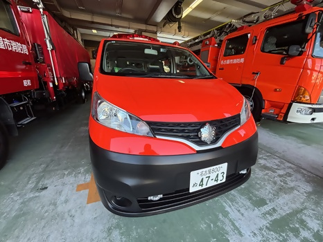 1指揮官車を斜め前から見た写真