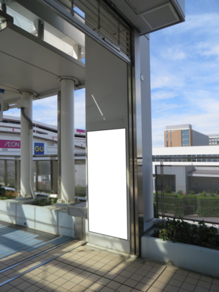 通路南側(東・西側)の角柱写真