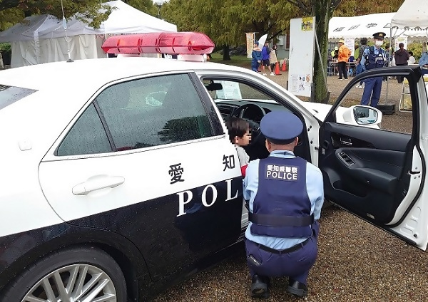 パトカー展示の様子