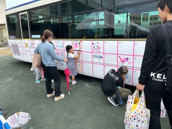 写真：お絵かきバス