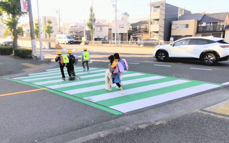 ［写真］生活道路の横断歩道カラー化