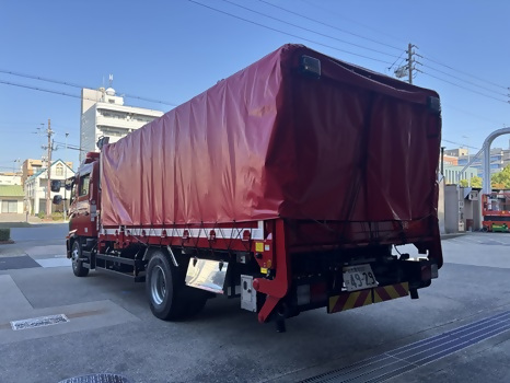 3輸送車（しょうわ）を斜め後ろから見た写真