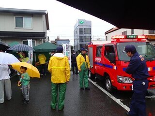 消防署による消防車両展示