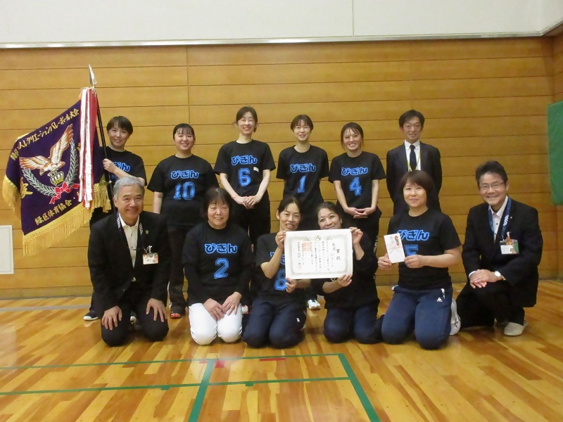 優勝した「びぎん」の皆さんの写真