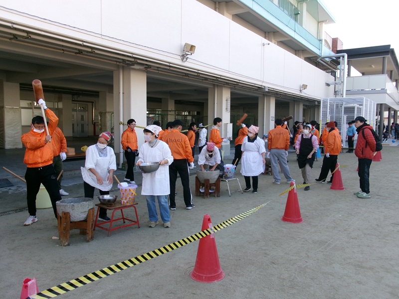 写真：餅つき