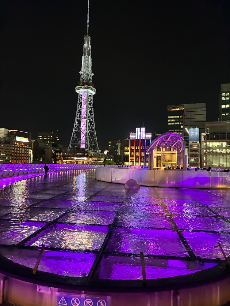 ライトアップされたオアシス21「水の宇宙船」