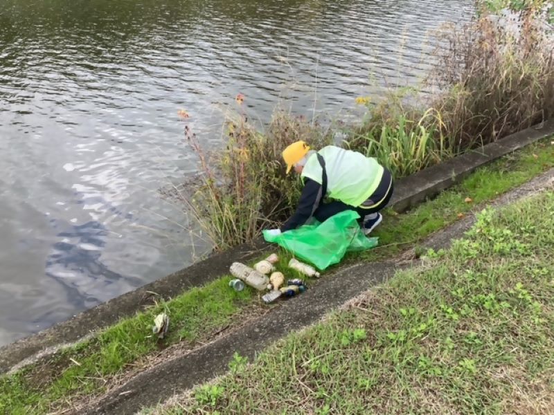 写真：清掃活動の様子その1