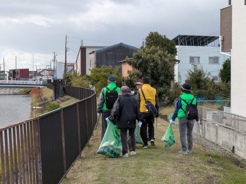 写真：清掃の様子