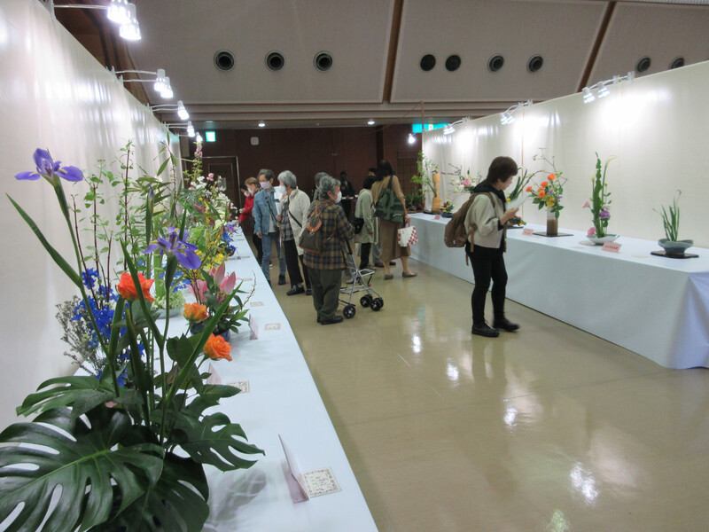 写真：北区春のいけばな展1