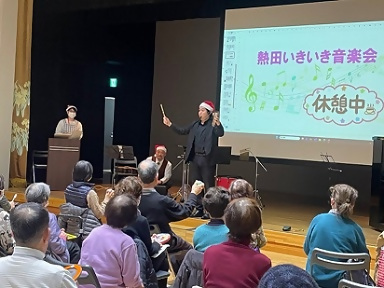 画像：休憩中も曲を楽しむ皆さんの様子