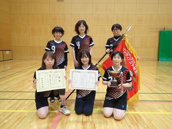 女子の部の優勝チームの写真です。