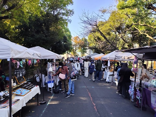 写真：古墳マルシェの様子1